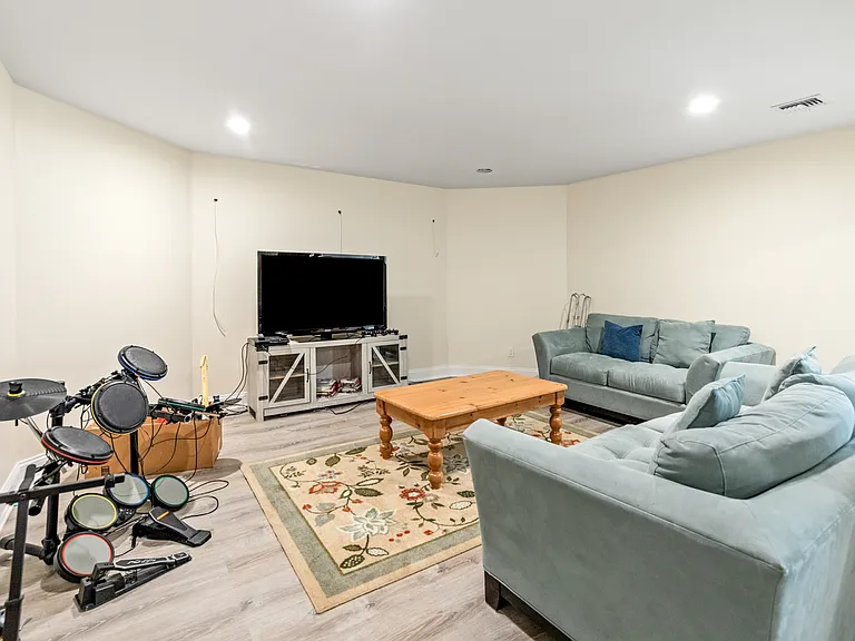 61 Wooleys Dr — Photo 27