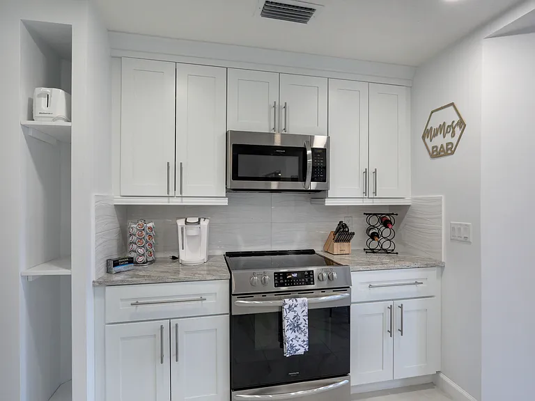 6 Lexington Ln E #D — Photo 21