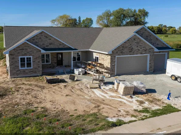 550 Royal Saint Pats Dr, Wrightstown, WI 54180