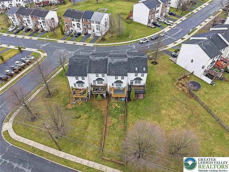 305 S Oak St — Photo 6