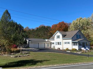 10660 S 33rd Rd, Cadillac, MI 49601