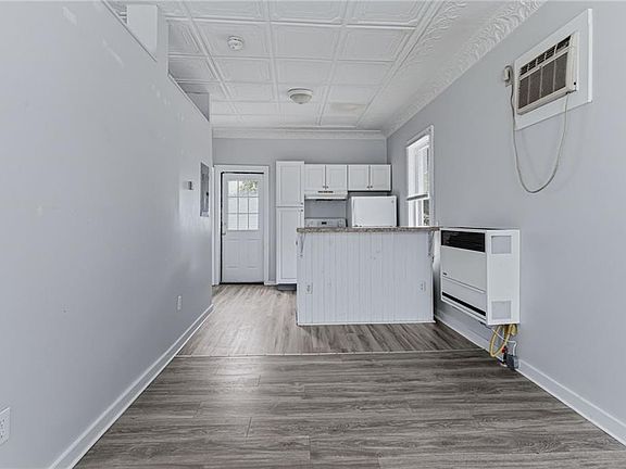 2nd image of 42 Transit St