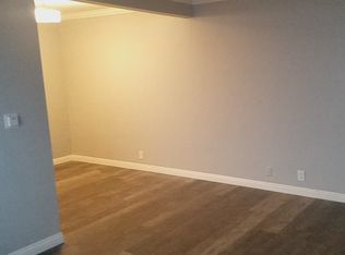 14270 Dickens St #C8, Sherman Oaks, CA 91423