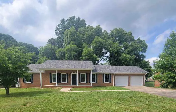 216 Maxwell Dr