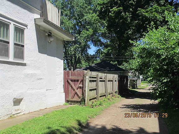3rd image of 1221 Campeau St