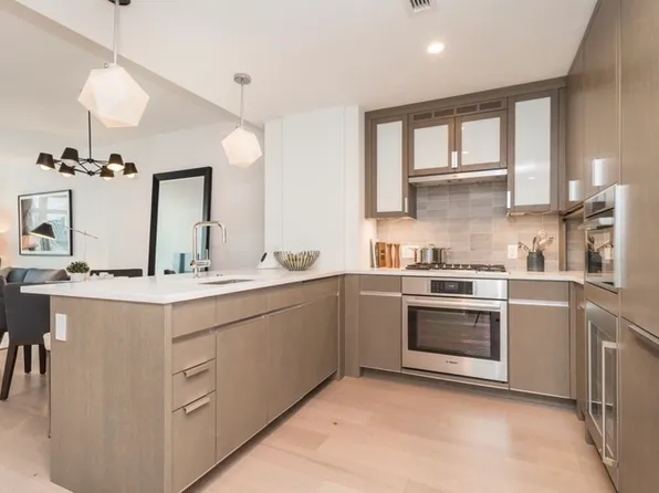 100 Lovejoy Wharf Unit 5E, Boston, MA 02114