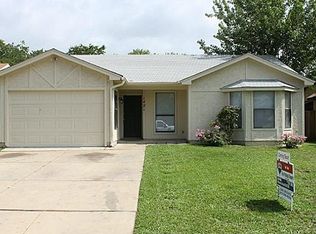 1421 Spring Willow Dr, Arlington, TX 76018