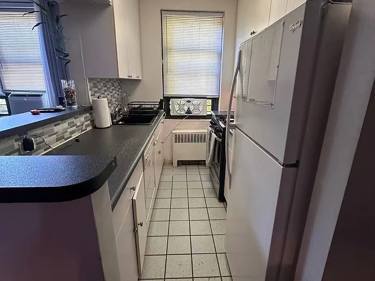 69-95 Park Dr E #B — Photo 5
