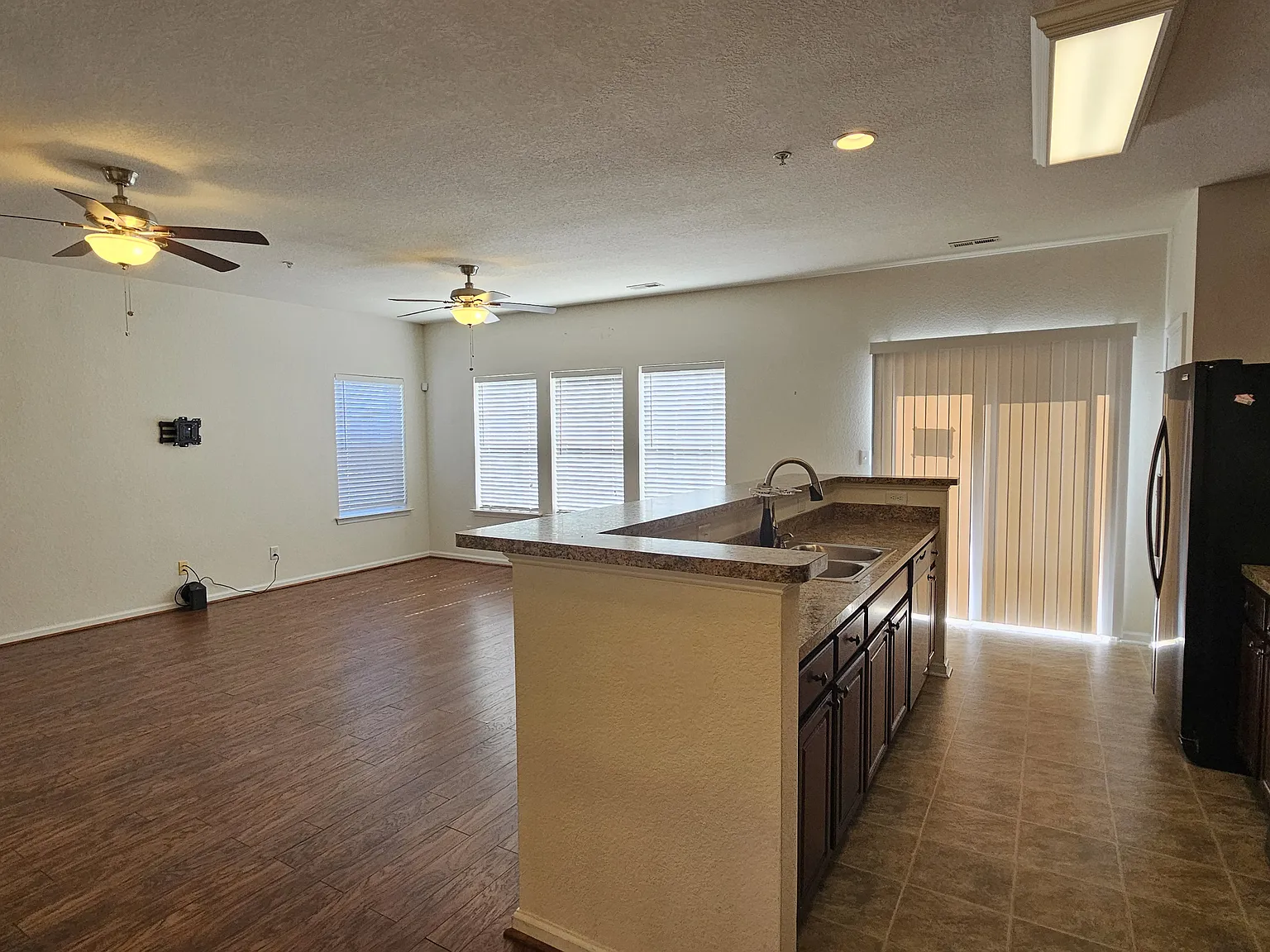 2 bed, 2.5 bath, 1480 sqft, $2,350 — Photo 3