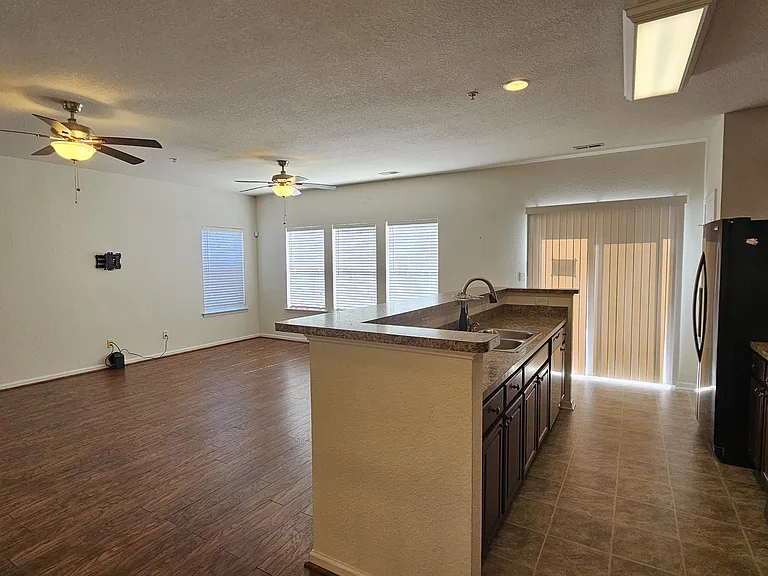 214 Larimar Ave — Photo 3
