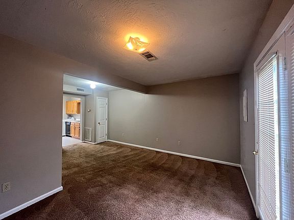 4th image of 148 W Peach St #E1