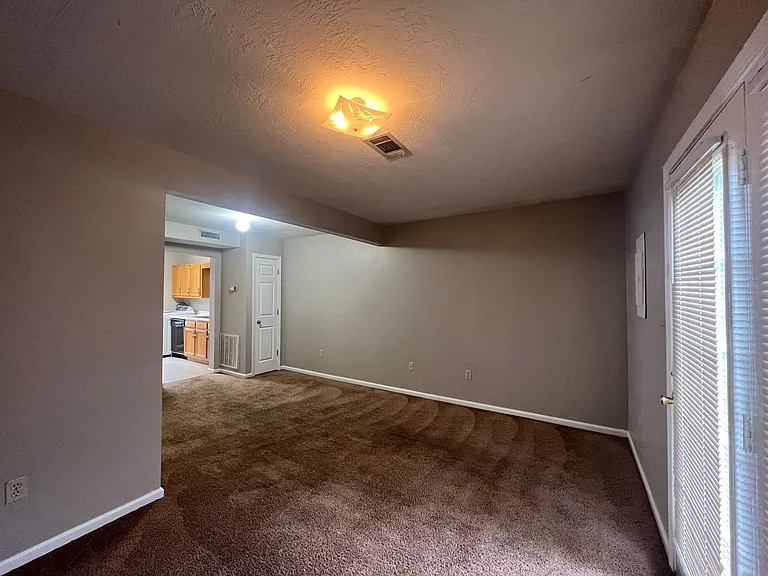 148 W Peach St #E1 — Photo 4