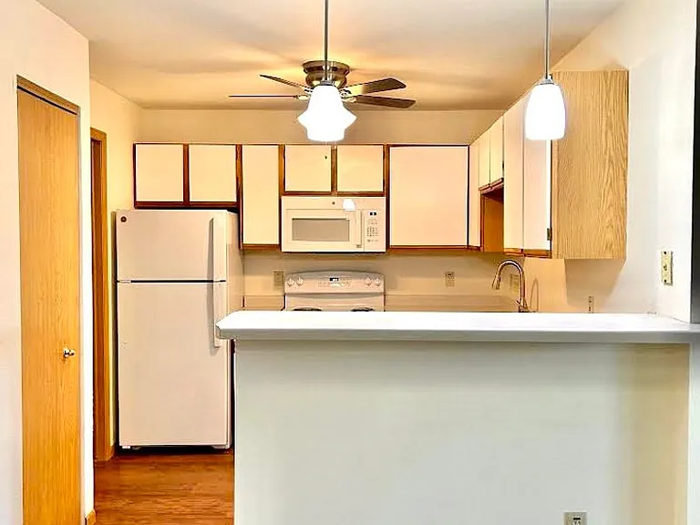 Stone Creek Apartments — Photo 16