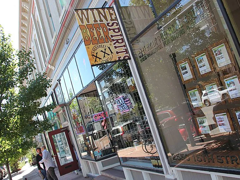 Great dining and shopping right outside your door