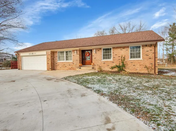 23011 Remick Dr, Clinton Township, MI 48036