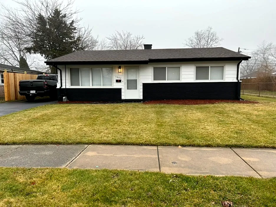 1442 Forest Pl photo 1
