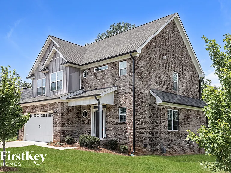 350 Prescott Dr — Photo 2