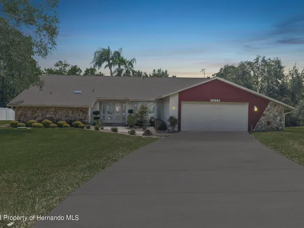 7872 Floral Dr, Weeki Wachee, FL 34607