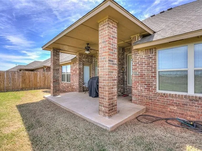 2301 Bretford Way — Photo 35