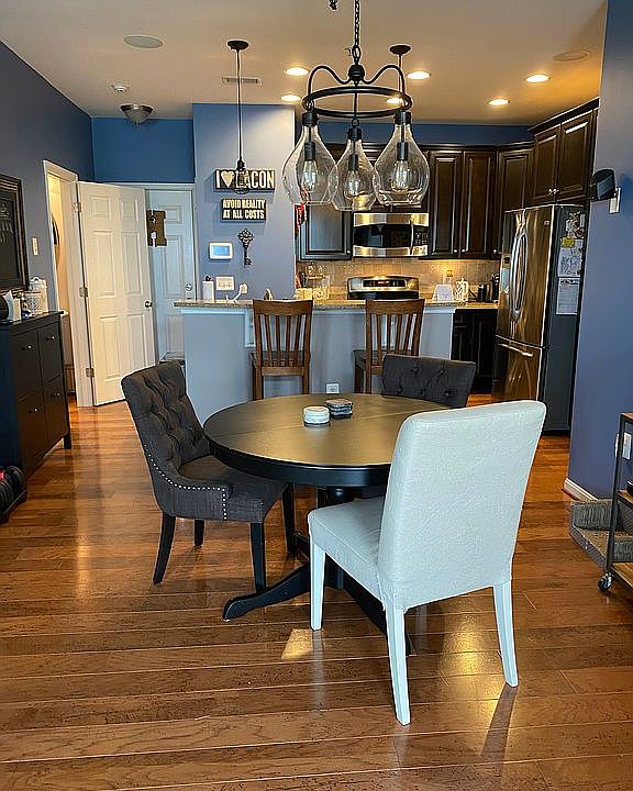1st image of 43915 Centergate Dr