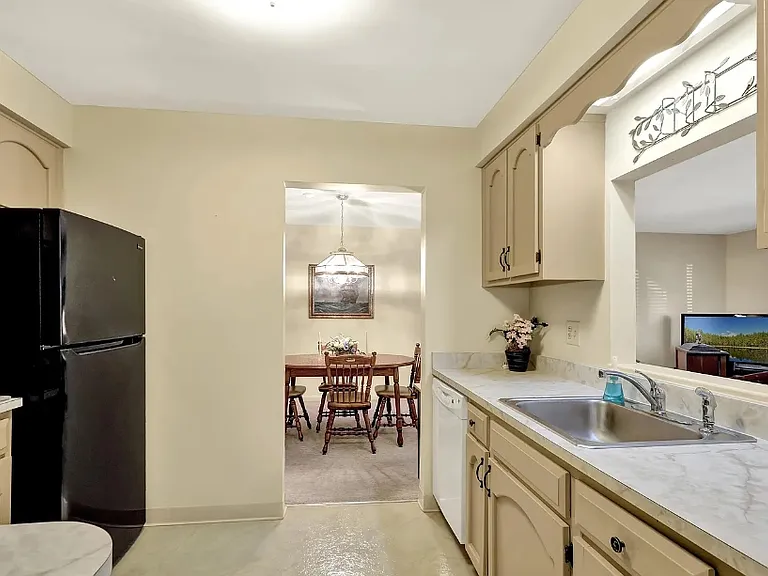 1801 Cambridge Ave #B-4 — Photo 3