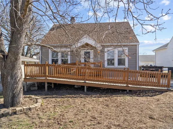 2467 Fruitland Blvd SW, Cedar Rapids, IA 52404