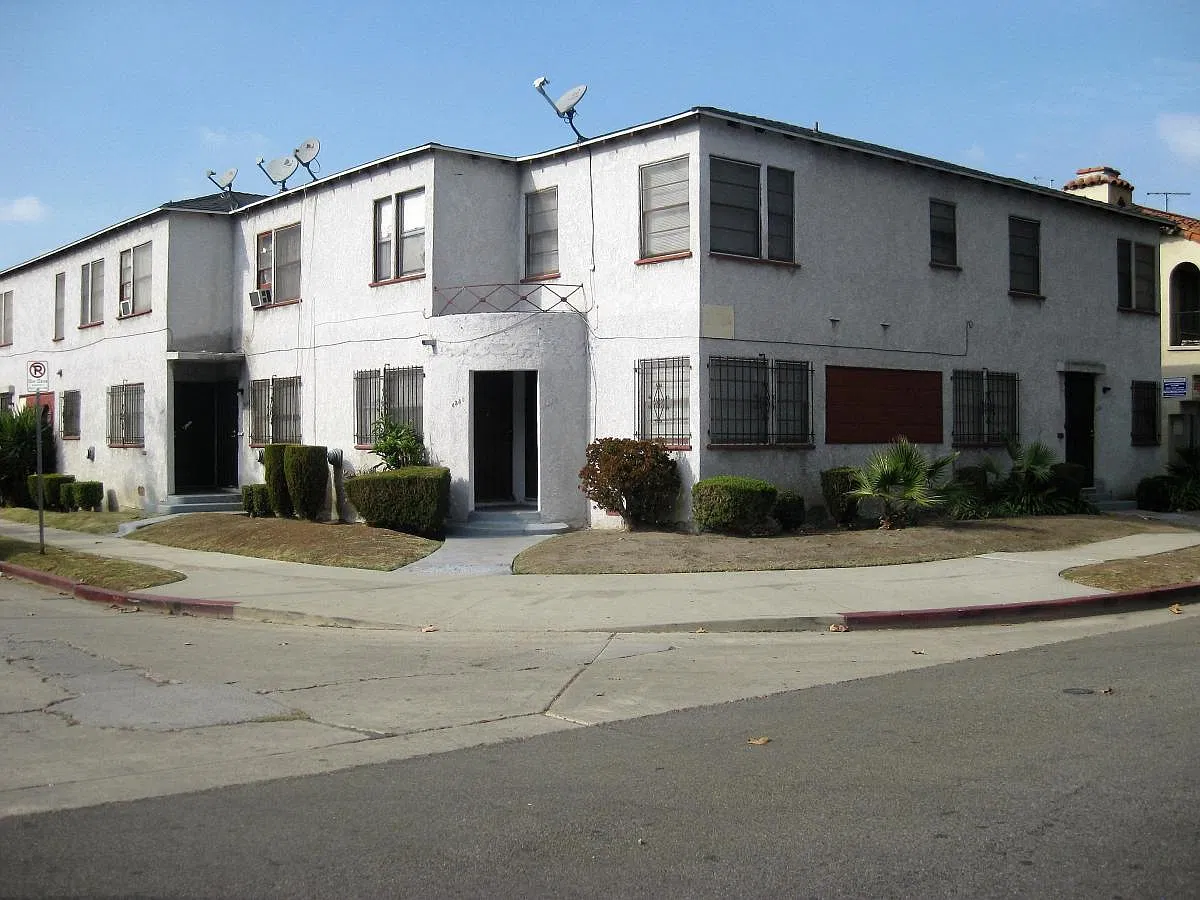 2 bed, 950 sqft, $2,600 — Photo 1