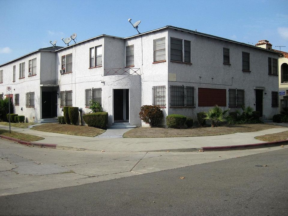 1st image of 3005 W 43rd Pl