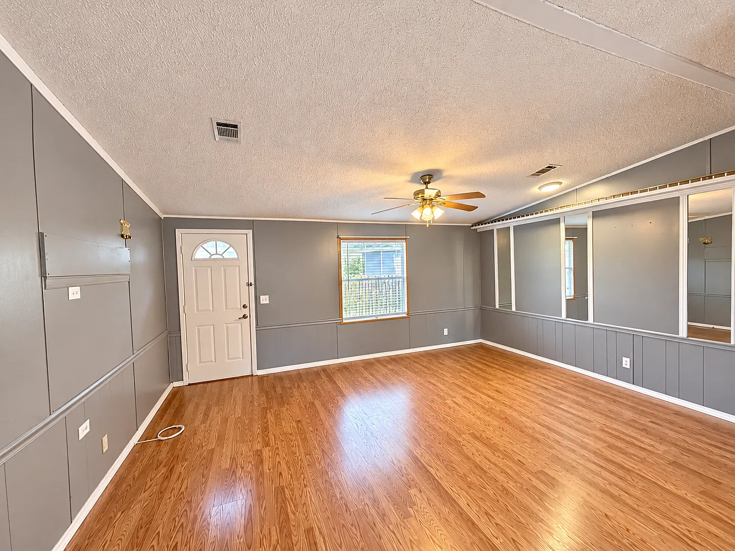 4 bed, 1296 sqft, $2,900 — Photo 4