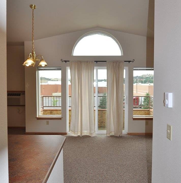 9 foot ceilings plus vaults, plenty of southern exposure