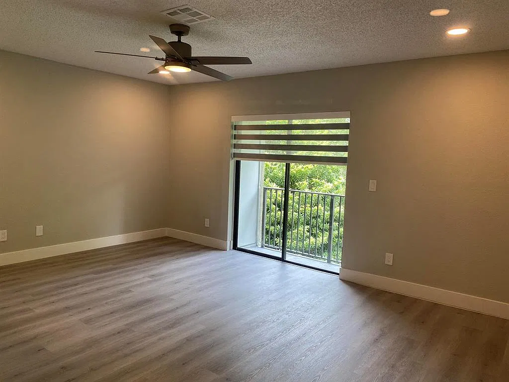 11432 NW 43rd St — Photo 3
