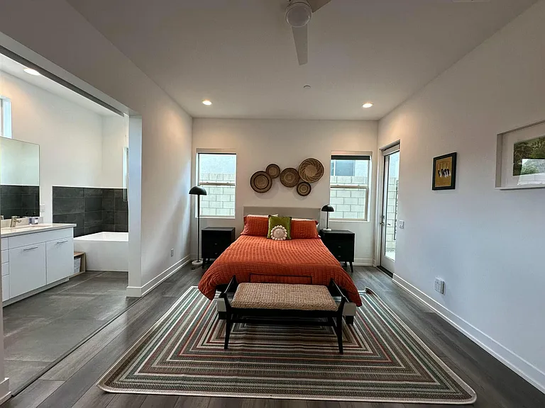 54620 Avenida Juarez — Photo 17