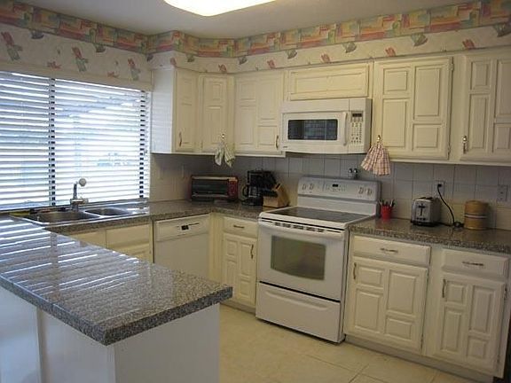 3rd image of 2408 Travis Dr