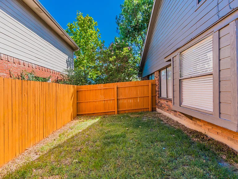 2304 Cuesta Ln — Photo 18