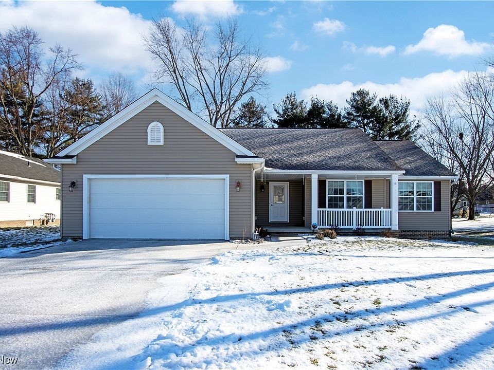 1st image of 121 Carter Grove Dr