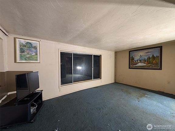 4th image of 1943 26TH Avenue NW
