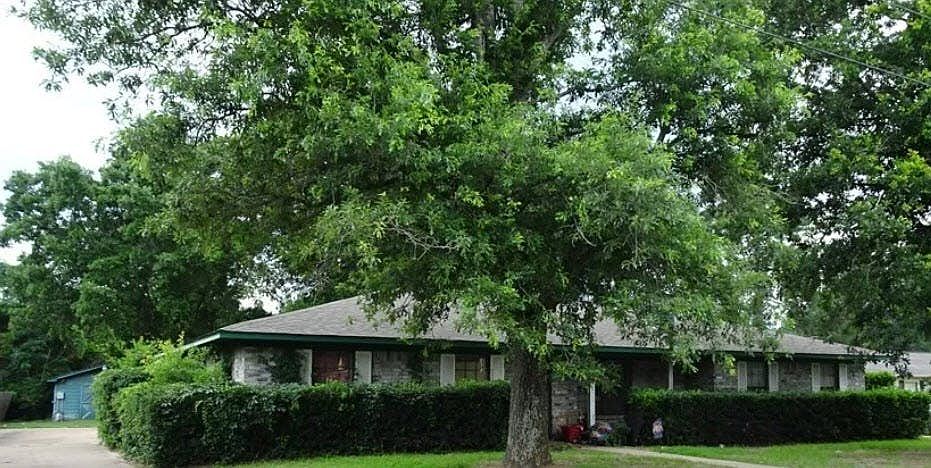 2nd image of 3810 Bluff Oak St