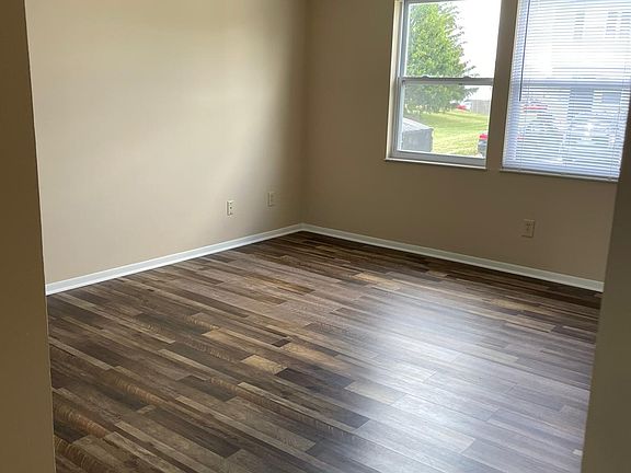 4th image of 2607 Sandbury Blvd