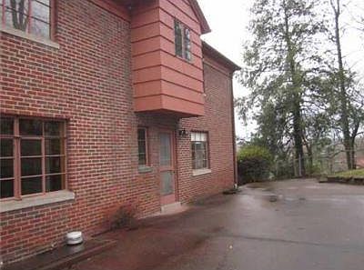4th image of 608 Peterson Dr