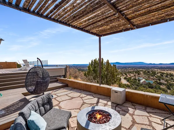 89 Coyote Xing, Santa Fe, NM 87508