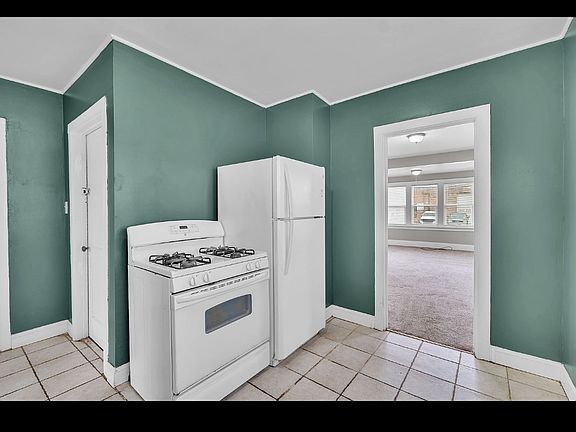 5th image of 497 Hinman Ave #1