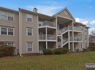 405 Poets Way, Mahwah, NJ 07430