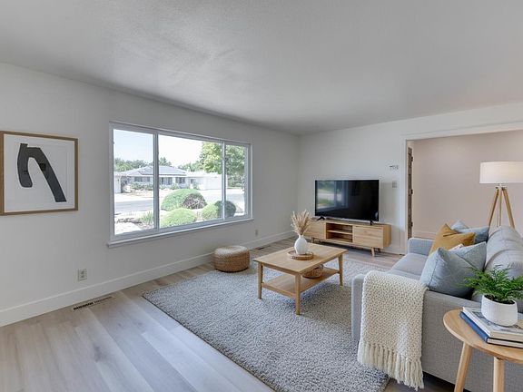 4th image of 549 E Sample Ave