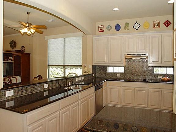 4th image of 718 Pelican Hills Dr