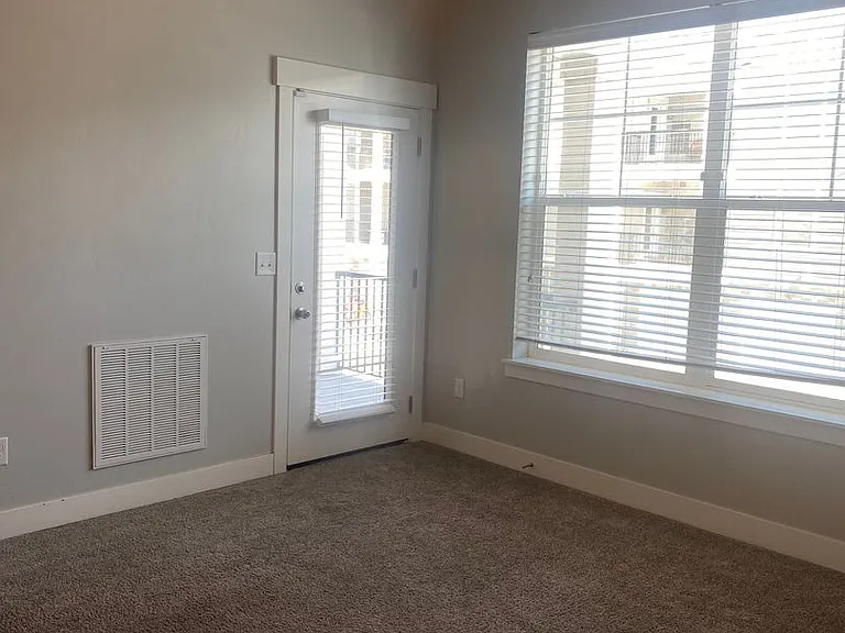 90 W Silver Springs Dr — Photo 9