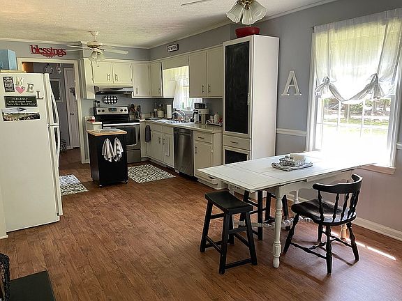 2nd image of 1080 Sherwood Dr