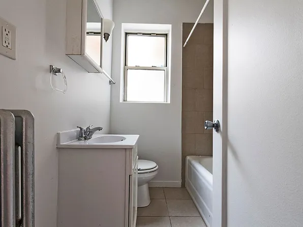 222 E 109th St Chicago, IL 60628