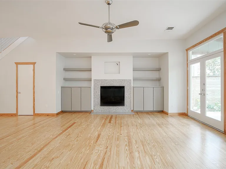 5425 Dickson St — Photo 16