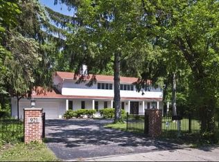 921 N Green Bay Rd, Lake Forest, IL 60045