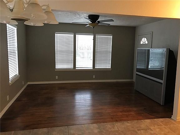 3rd image of 207 N Harvey St